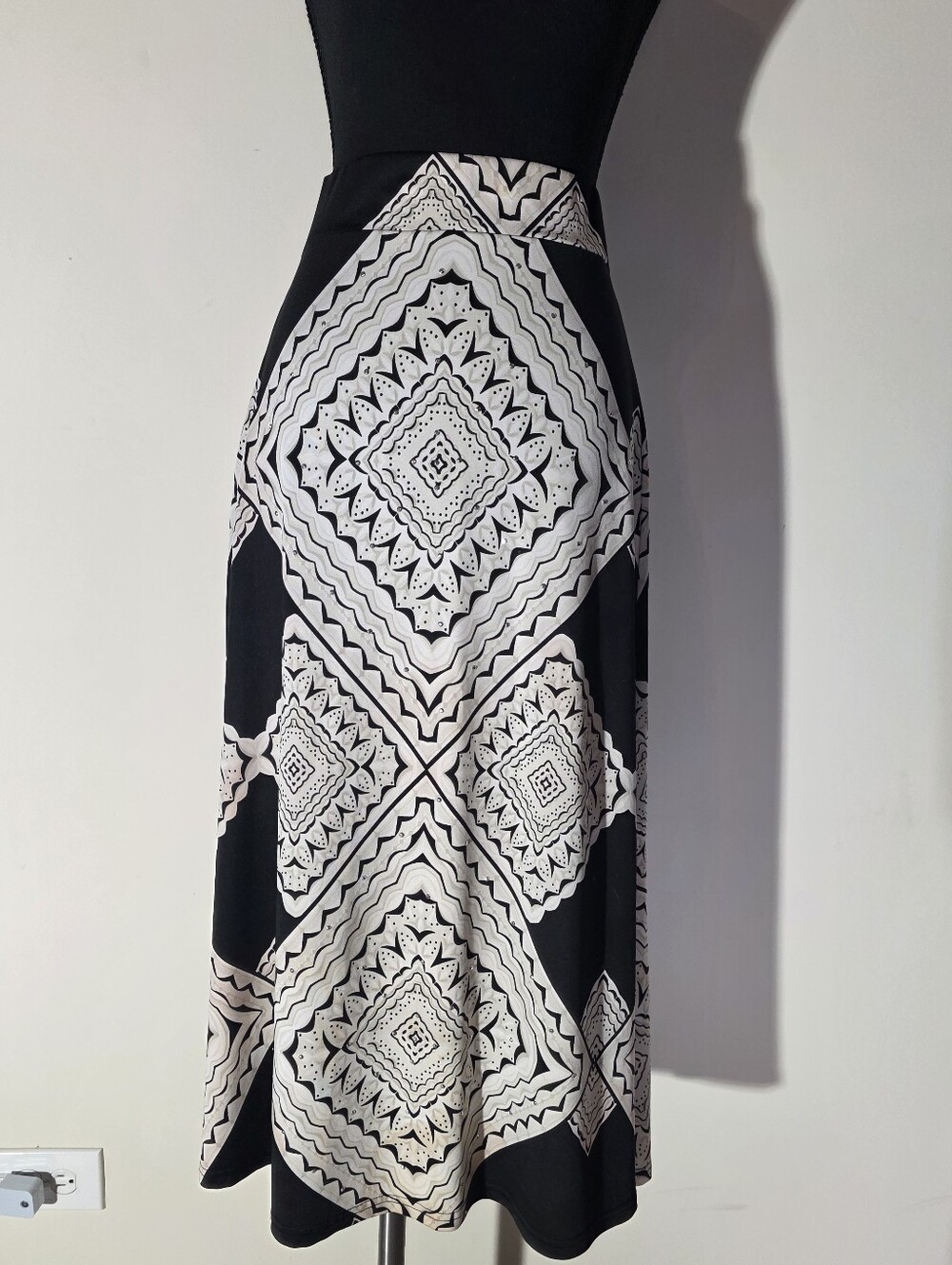 Metro Wear Black and White Geometric Maxi Skirt (Size S-P)